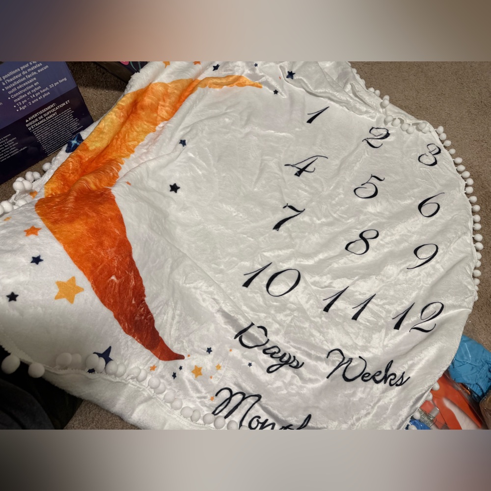 Baby milestone blanket & wooden signs